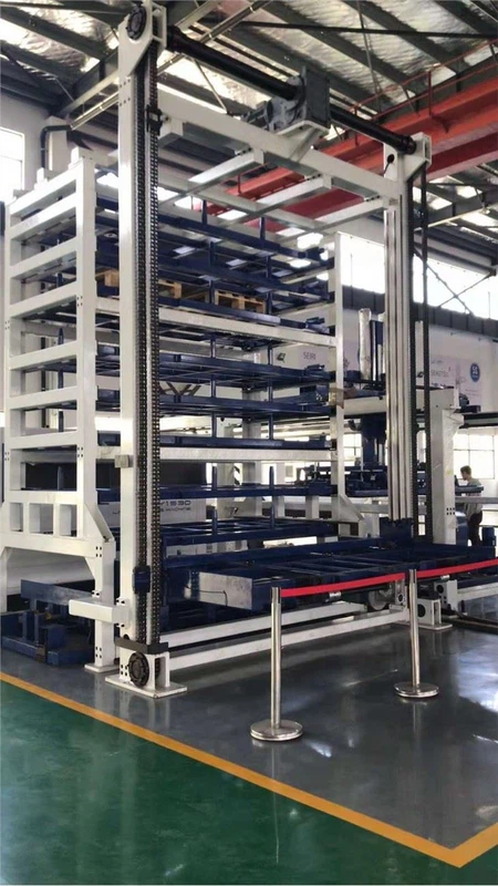 Industrial 4kw CNC Metal Sheet Fiber Laser Cutting Machine 1530 Price With Auto Exchange Table And Enclosed Cover